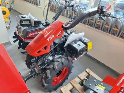 CIĄGNIK JEDNOOSIOWY 750